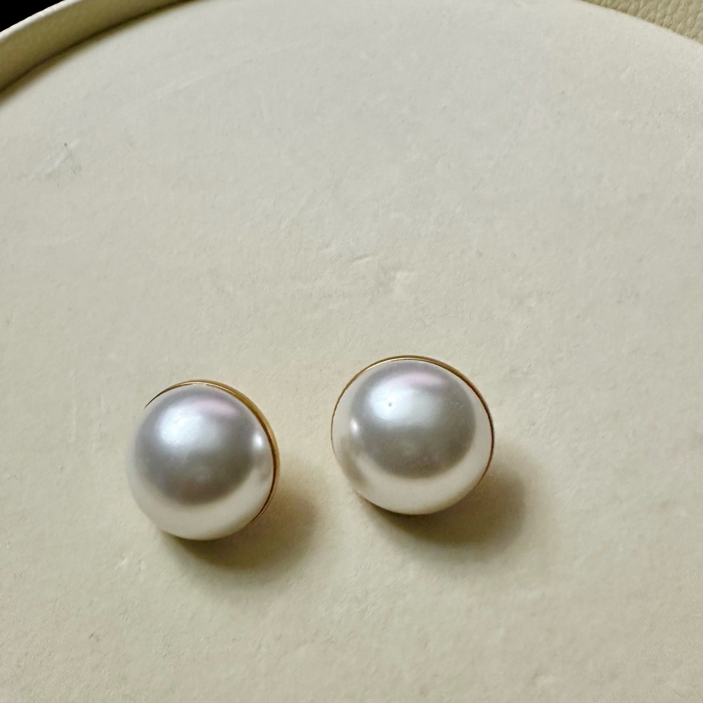 Another version of Classic KHOI White Pearl Earrings